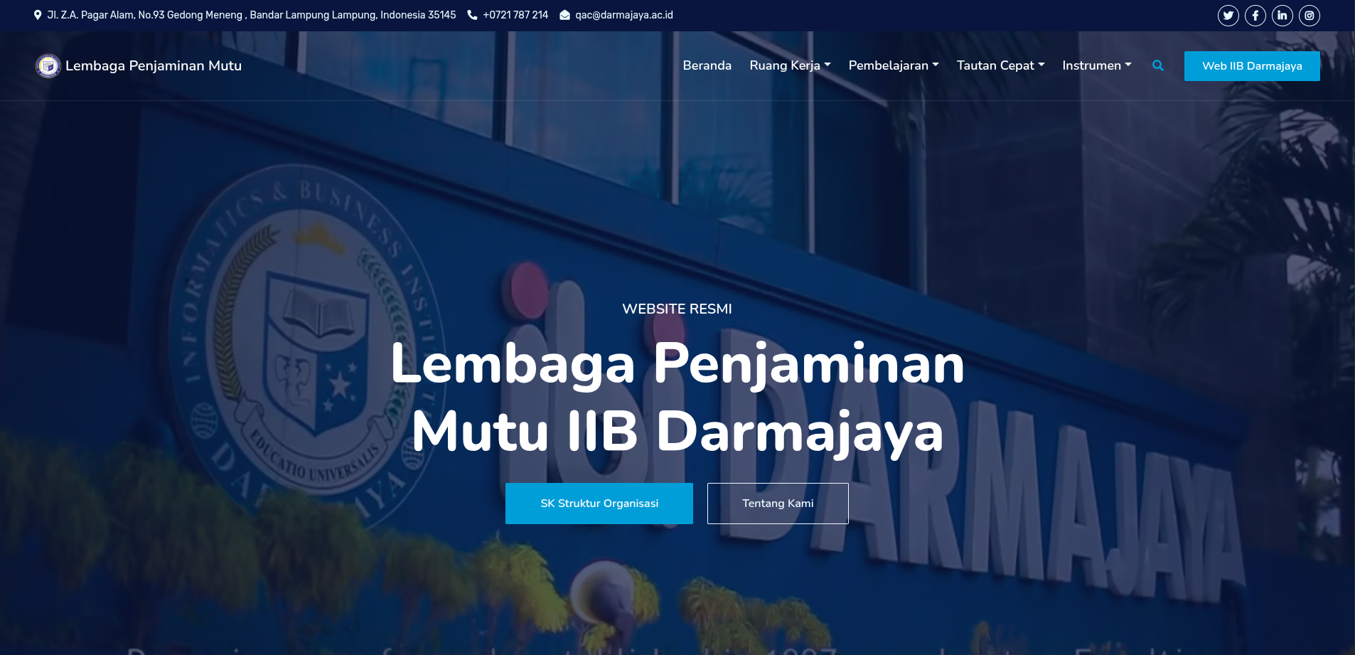 Website yang berfokus menampilkan informasi dan layanan Lembaga Penjaminan Mutu (LPM) Darmajaya